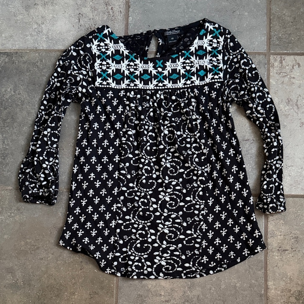 Black and White Embroidered Women's Blouse